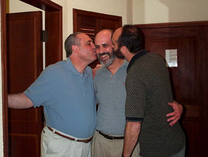 kissing bros
